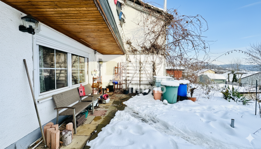 Umfangreich saniertes EFH inkl. PV-Anlage, Terrasse, Wintergarten und Garage + Panoramablick - Souterrain / Haupteingang überdacht / Terrasse